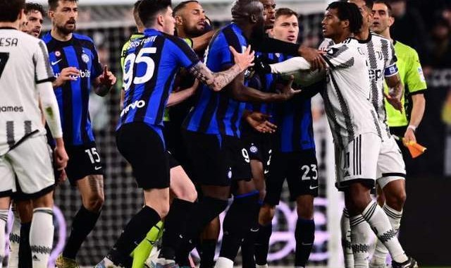  拉齐奥争议红牌引发赛后主帅激烈抗议  