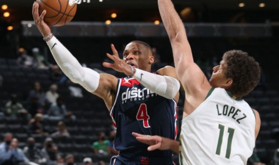  坎宁安准三双活塞主场力克奇才结束六连败