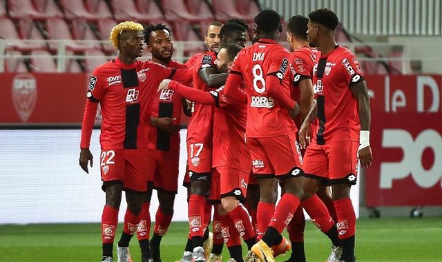  图卢兹主场十人应战，顽强逼平领头羊巴黎  