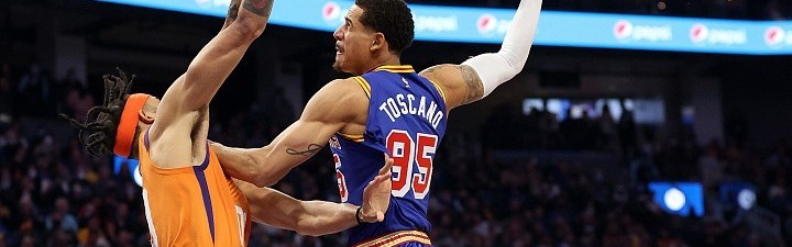  布克连续五场三十加太阳登顶西部榜首