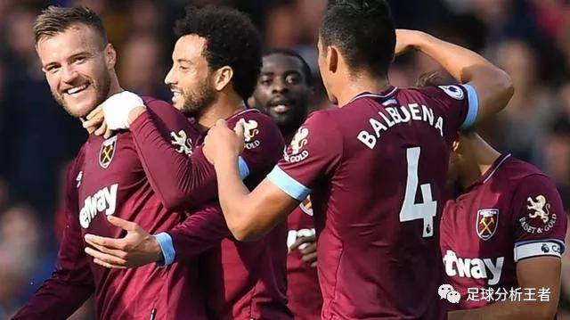  西汉姆联定位球制胜，铁锤帮客场险胜埃弗顿