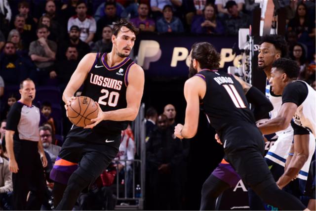  艾顿护框成功太阳主场守住领先胜掘金