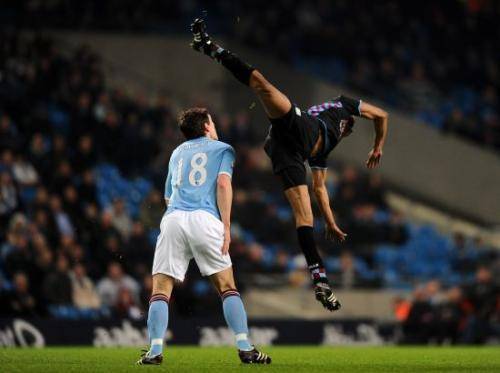  沃特金斯读秒绝平阿斯顿维拉顽强斗志逼平利物浦